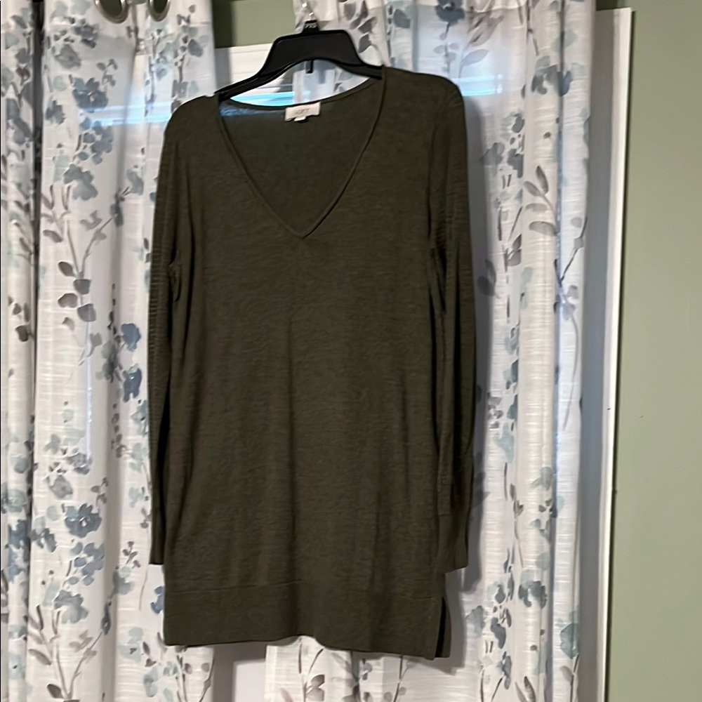LOFT V-Neck Tunic Sweater olive green